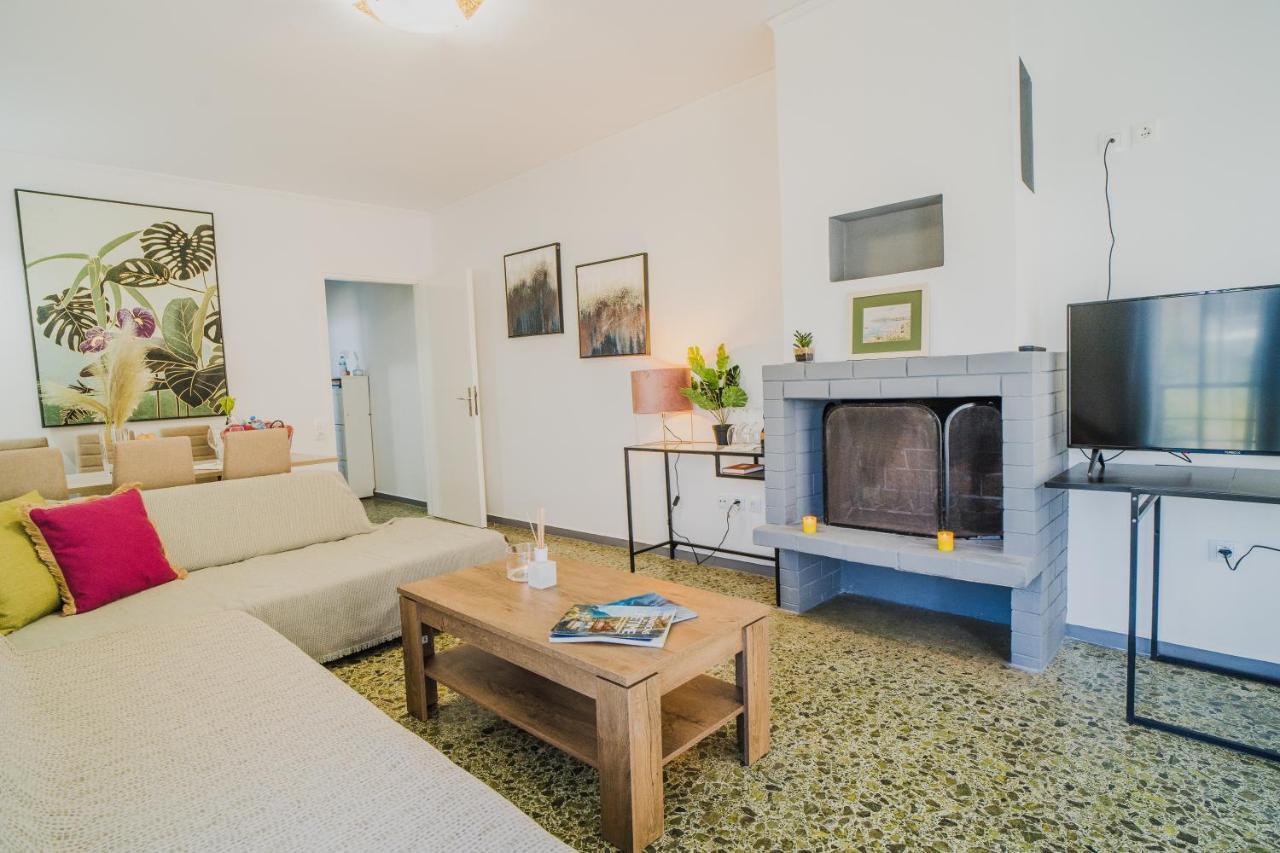 Green Apartment Ground Floor Feel Like Home Properties Saronida Eksteriør billede