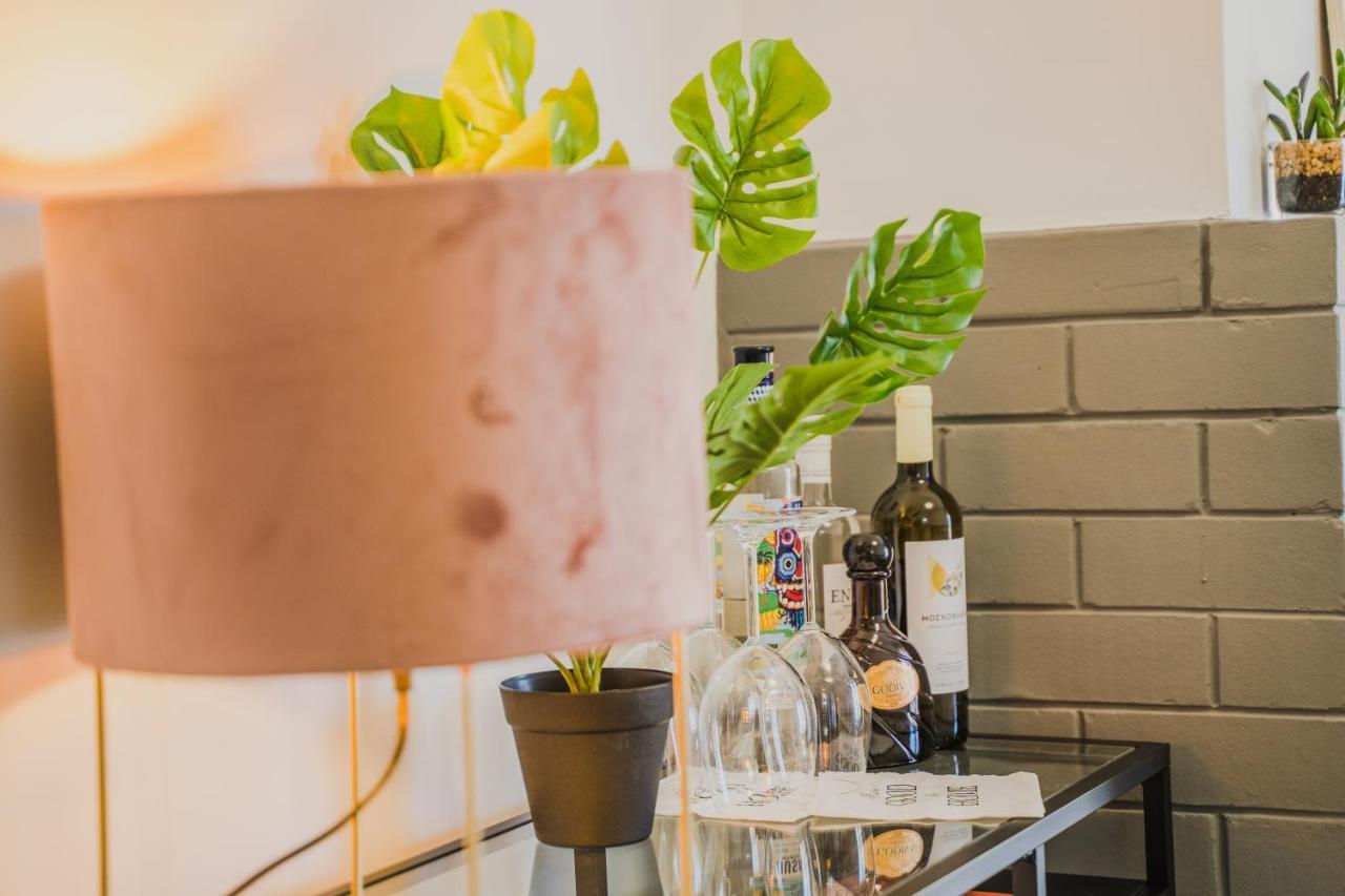 Green Apartment Ground Floor Feel Like Home Properties Saronida Eksteriør billede